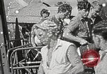 Image survivants du USS Indianapolis Guam Îles Mariannes, 1945, de la seconde 24 séquences d'archives historiques vidéo 65675061212
