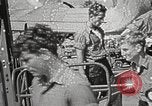 Image survivants du USS Indianapolis Guam Îles Mariannes, 1945, de la seconde 27 séquences d'archives historiques vidéo 65675061212