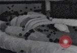 Standbild Überlebenden der USS Indianapolis Peleliu Palau Inseln, 1945, aus Sekunde 3 historischem Filmmaterial Videoclip 65675061227