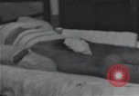 Standbild Überlebenden der USS Indianapolis Peleliu Palau Inseln, 1945, aus Sekunde 5 historischem Filmmaterial Videoclip 65675061227
