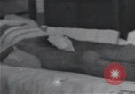 Standbild Überlebenden der USS Indianapolis Peleliu Palau Inseln, 1945, aus Sekunde 6 historischem Filmmaterial Videoclip 65675061227