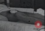 Standbild Überlebenden der USS Indianapolis Peleliu Palau Inseln, 1945, aus Sekunde 7 historischem Filmmaterial Videoclip 65675061227