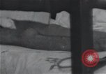 Standbild Überlebenden der USS Indianapolis Peleliu Palau Inseln, 1945, aus Sekunde 9 historischem Filmmaterial Videoclip 65675061227