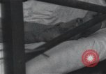 Standbild Überlebenden der USS Indianapolis Peleliu Palau Inseln, 1945, aus Sekunde 13 historischem Filmmaterial Videoclip 65675061227