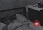 Standbild Überlebenden der USS Indianapolis Peleliu Palau Inseln, 1945, aus Sekunde 23 historischem Filmmaterial Videoclip 65675061227