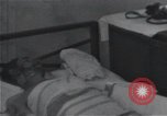Standbild Überlebenden der USS Indianapolis Peleliu Palau Inseln, 1945, aus Sekunde 24 historischem Filmmaterial Videoclip 65675061227