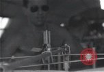 Standbild Überlebenden der USS Indianapolis Peleliu Palau Inseln, 1945, aus Sekunde 25 historischem Filmmaterial Videoclip 65675061227