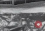 Standbild Überlebenden der USS Indianapolis Peleliu Palau Inseln, 1945, aus Sekunde 32 historischem Filmmaterial Videoclip 65675061227