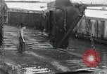 Standbild Überlebenden der USS Indianapolis Peleliu Palau Inseln, 1945, aus Sekunde 53 historischem Filmmaterial Videoclip 65675061228