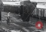Standbild Überlebenden der USS Indianapolis Peleliu Palau Inseln, 1945, aus Sekunde 54 historischem Filmmaterial Videoclip 65675061228