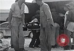 Standbild Überlebenden der USS Indianapolis Peleliu Palau Inseln, 1945, aus Sekunde 55 historischem Filmmaterial Videoclip 65675061228