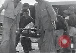 Standbild Überlebenden der USS Indianapolis Peleliu Palau Inseln, 1945, aus Sekunde 58 historischem Filmmaterial Videoclip 65675061228