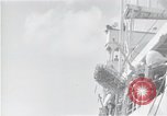 Standbild Überlebenden der USS Indianapolis CA-35 Peleliu Palau Inseln, 1945, aus Sekunde 5 historischem Filmmaterial Videoclip 65675061229