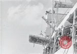 Standbild Überlebenden der USS Indianapolis CA-35 Peleliu Palau Inseln, 1945, aus Sekunde 7 historischem Filmmaterial Videoclip 65675061229