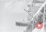 Standbild Überlebenden der USS Indianapolis CA-35 Peleliu Palau Inseln, 1945, aus Sekunde 8 historischem Filmmaterial Videoclip 65675061229