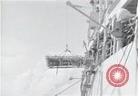 Standbild Überlebenden der USS Indianapolis CA-35 Peleliu Palau Inseln, 1945, aus Sekunde 11 historischem Filmmaterial Videoclip 65675061229