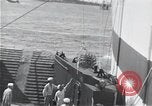 Standbild Überlebenden der USS Indianapolis CA-35 Peleliu Palau Inseln, 1945, aus Sekunde 19 historischem Filmmaterial Videoclip 65675061229