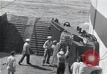 Standbild Überlebenden der USS Indianapolis CA-35 Peleliu Palau Inseln, 1945, aus Sekunde 20 historischem Filmmaterial Videoclip 65675061229