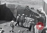 Standbild Überlebenden der USS Indianapolis CA-35 Peleliu Palau Inseln, 1945, aus Sekunde 21 historischem Filmmaterial Videoclip 65675061229