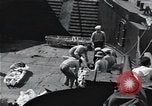 Standbild Überlebenden der USS Indianapolis CA-35 Peleliu Palau Inseln, 1945, aus Sekunde 33 historischem Filmmaterial Videoclip 65675061229