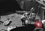 Standbild Überlebenden der USS Indianapolis CA-35 Peleliu Palau Inseln, 1945, aus Sekunde 34 historischem Filmmaterial Videoclip 65675061229