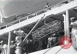 Standbild Überlebenden der USS Indianapolis CA-35 Peleliu Palau Inseln, 1945, aus Sekunde 35 historischem Filmmaterial Videoclip 65675061229