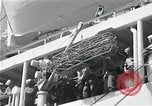 Standbild Überlebenden der USS Indianapolis CA-35 Peleliu Palau Inseln, 1945, aus Sekunde 38 historischem Filmmaterial Videoclip 65675061229