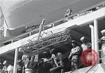 Standbild Überlebenden der USS Indianapolis CA-35 Peleliu Palau Inseln, 1945, aus Sekunde 41 historischem Filmmaterial Videoclip 65675061229