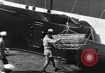 Standbild Überlebenden der USS Indianapolis CA-35 Peleliu Palau Inseln, 1945, aus Sekunde 48 historischem Filmmaterial Videoclip 65675061229
