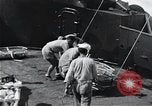 Standbild Überlebenden der USS Indianapolis CA-35 Peleliu Palau Inseln, 1945, aus Sekunde 50 historischem Filmmaterial Videoclip 65675061229