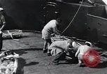 Standbild Überlebenden der USS Indianapolis CA-35 Peleliu Palau Inseln, 1945, aus Sekunde 52 historischem Filmmaterial Videoclip 65675061229