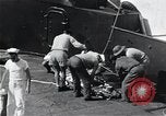 Standbild Überlebenden der USS Indianapolis CA-35 Peleliu Palau Inseln, 1945, aus Sekunde 58 historischem Filmmaterial Videoclip 65675061229