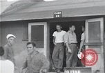 Image survivants du USS Indianapolis CA-35 Peleliu îles Palau, 1945, de la seconde 16 séquences d'archives historiques vidéo 65675061231