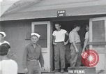 Image survivants du USS Indianapolis CA-35 Peleliu îles Palau, 1945, de la seconde 17 séquences d'archives historiques vidéo 65675061231