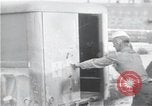 Image survivants du USS Indianapolis CA-35 Peleliu îles Palau, 1945, de la seconde 44 séquences d'archives historiques vidéo 65675061231