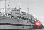 Standbild USS Ruhe AH-14 Peleliu Palau Inseln, 1945, aus Sekunde 30 historischem Filmmaterial Videoclip 65675061233
