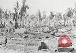 Standbild USA Soldaten Enewetak Atoll Marshall Inseln, 1944, aus Sekunde 14 historischem Filmmaterial Videoclip 65675061235