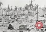 Standbild USA Soldaten Enewetak Atoll Marshall Inseln, 1944, aus Sekunde 15 historischem Filmmaterial Videoclip 65675061235