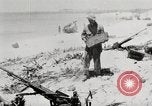 Standbild USA Soldaten Enewetak Atoll Marshall Inseln, 1944, aus Sekunde 12 historischem Filmmaterial Videoclip 65675061239