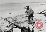 Standbild USA Soldaten Enewetak Atoll Marshall Inseln, 1944, aus Sekunde 13 historischem Filmmaterial Videoclip 65675061239