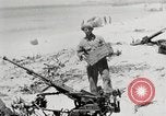 Standbild USA Soldaten Enewetak Atoll Marshall Inseln, 1944, aus Sekunde 15 historischem Filmmaterial Videoclip 65675061239