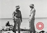 Standbild USA Soldaten Enewetak Atoll Marshall Inseln, 1944, aus Sekunde 24 historischem Filmmaterial Videoclip 65675061239