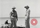 Standbild USA Soldaten Enewetak Atoll Marshall Inseln, 1944, aus Sekunde 29 historischem Filmmaterial Videoclip 65675061239