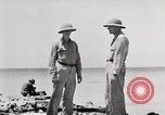 Standbild USA Soldaten Enewetak Atoll Marshall Inseln, 1944, aus Sekunde 31 historischem Filmmaterial Videoclip 65675061239