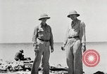 Standbild USA Soldaten Enewetak Atoll Marshall Inseln, 1944, aus Sekunde 32 historischem Filmmaterial Videoclip 65675061239