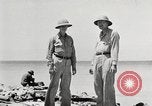 Standbild USA Soldaten Enewetak Atoll Marshall Inseln, 1944, aus Sekunde 34 historischem Filmmaterial Videoclip 65675061239