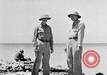 Standbild USA Soldaten Enewetak Atoll Marshall Inseln, 1944, aus Sekunde 35 historischem Filmmaterial Videoclip 65675061239