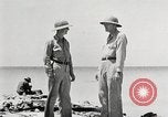 Standbild USA Soldaten Enewetak Atoll Marshall Inseln, 1944, aus Sekunde 36 historischem Filmmaterial Videoclip 65675061239