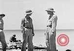 Standbild USA Soldaten Enewetak Atoll Marshall Inseln, 1944, aus Sekunde 37 historischem Filmmaterial Videoclip 65675061239
