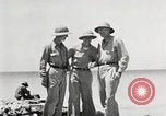 Standbild USA Soldaten Enewetak Atoll Marshall Inseln, 1944, aus Sekunde 41 historischem Filmmaterial Videoclip 65675061239